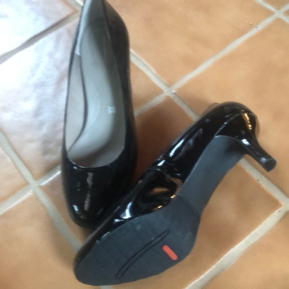Rockport pumps size 8 med
